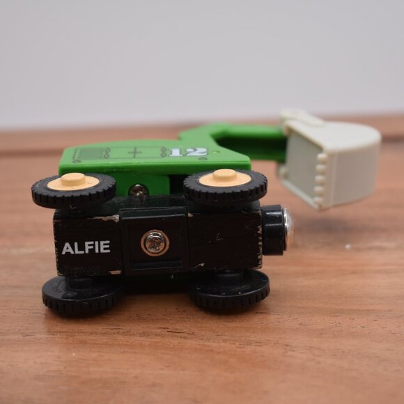 Thomas & Friends The Train ALFIE THE EXCAVATOR Take N Play Diecast Metal 2004 - Picture 7 of 7